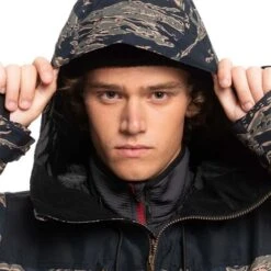 Quiksilver Fairbanks Jacket - Men's -Men Skiing Store fw23 quiksilver mensfairbanksjacket grapeleaftigercamo 5